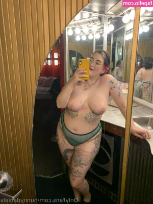hunnydaniels - Fat Feedee POV Makeout Sesh featuring @laurenlushylush and
