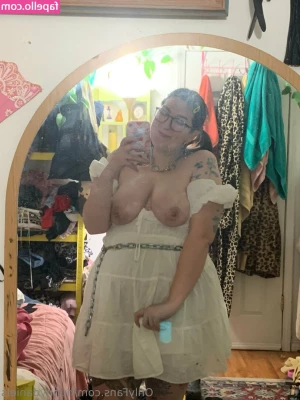 hunnydaniels - definition of a bubble butt