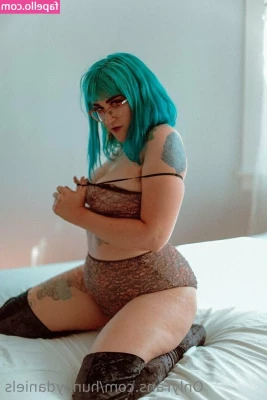 hunnydaniels - Can you see anything 🙈😉