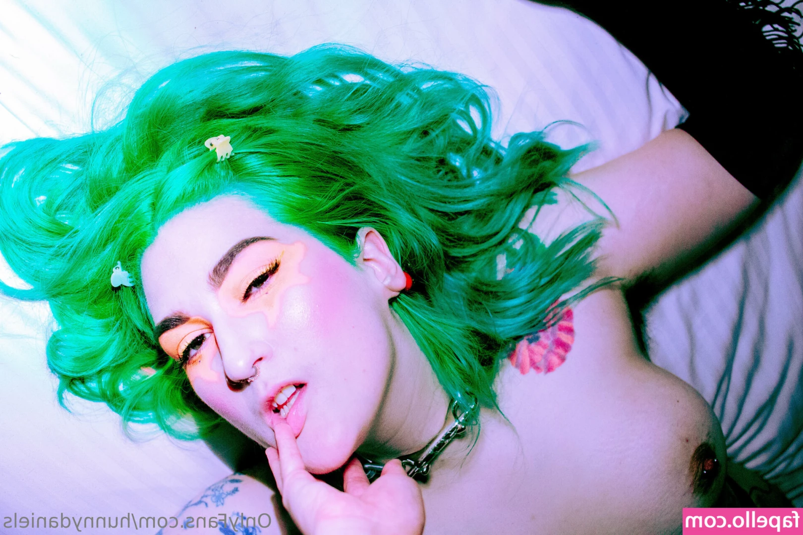 hunnydaniels - fuck me on my bed
