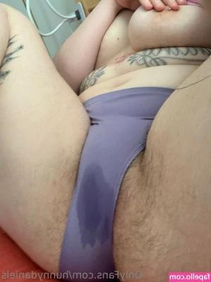 hunnydaniels - It is TOO hot
