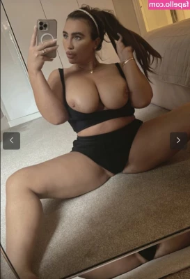 Lauren Goodger [ lauren-goodger ] - All you need is a comfortable bed  For a better position