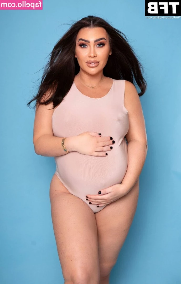 Lauren Goodger [ lauren-goodger ] - It s my birthday and I ll share my boobs if I want too  Still running