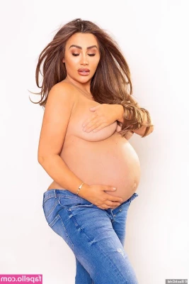 Lauren Goodger [ lauren-goodger ] - New content coming to your inboxes soon      Check out this trailer  