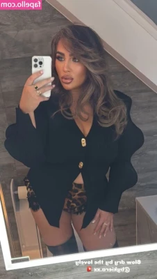Lauren Goodger [ lauren-goodger ] - Trying to get some work done but my bf wants some attention