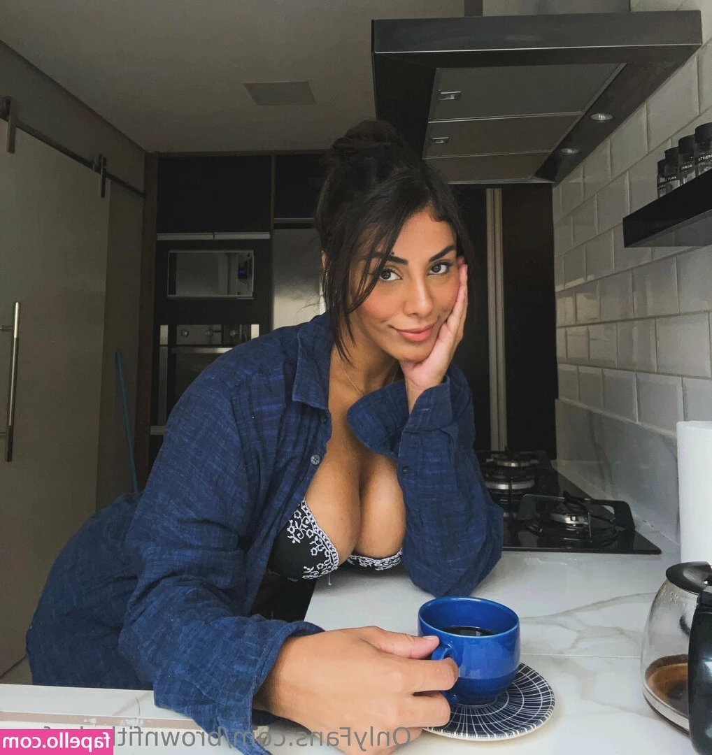 brownfitbabyfree - sitting pretty waiting for you