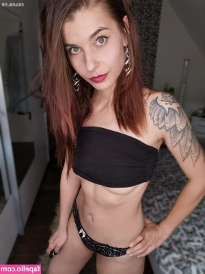 Dexia - Ko se subscribe na premium profil do ponoci dobija free video u inbox