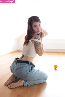 Dexia - How do you like my outfit  I love tight clothes