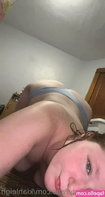 kiahleigh - Mon copain est parti sans me baiser  Je lui donne deux heures pour se
