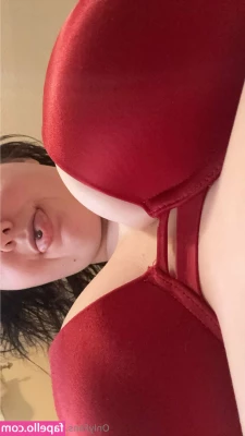 kiahleigh - Chicos ando lastimadita de mi pierna