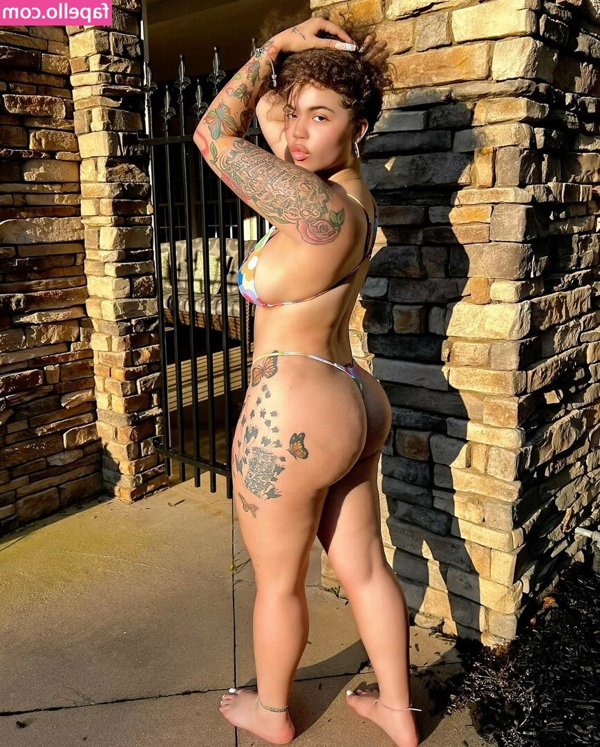Renni Rucci [ renni-rucci ] - Going live from work tonight  cum join me   don t forget to tip your