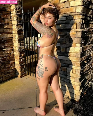 Renni Rucci [ renni-rucci ] - Going live from work tonight  cum join me   don t forget to tip your