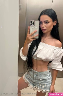 your_milamoore [ your-milamoore ] - Giving you a titty view 😉