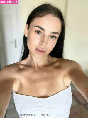your_milamoore [ your-milamoore ] - Who s going to let me sit sit on their face