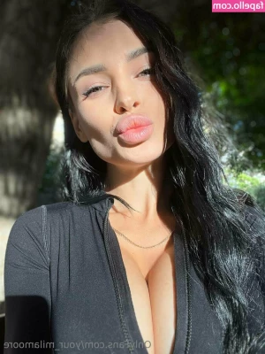 your_milamoore [ your-milamoore ] - Come crawl into bed with me. 💛