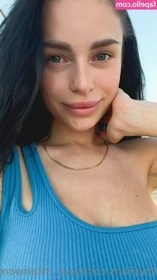 your_milamoore [ your-milamoore ] - What can I say, I'm a hand full 😏🤪