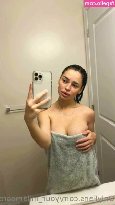 your_milamoore [ your-milamoore ] - Suns out, tits out 😜