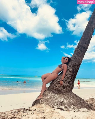 Alee Guzman [ alee-guzman ] - #AlexxaTime 😅 maybe another 30 so I can take some photos and try