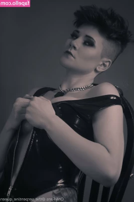 adalindgrayxo - I love it when they take me by the hair