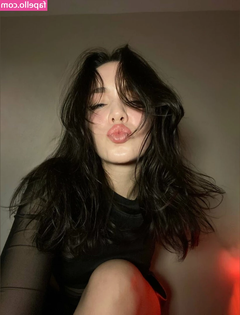 lily_virgin_girl [ lily-virgin-girl ] - Read my bio  home made content but have plans for professional shoots