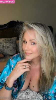TheRealJuliaAnn - Don t you just love PINK