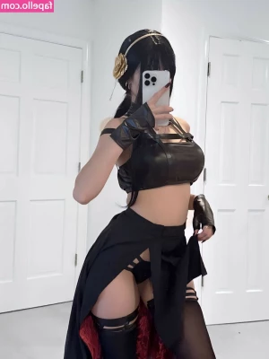 Kitirina - would you go the jacuzzi with me?👀🍑💦 you’ll definitely
