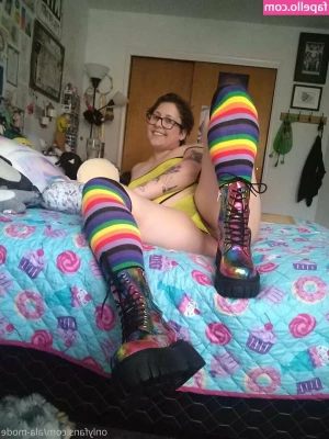 ala-mode - Acompañe   disfrutando de mis grandes tetas