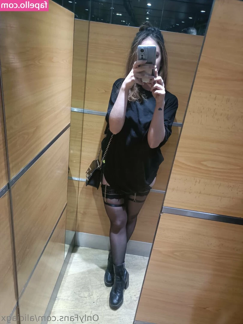 aliciagx - 👀On March 9 at 10:00 p.m. Kiev time, I'll be streaming😋💋