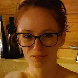 feistylilredfree