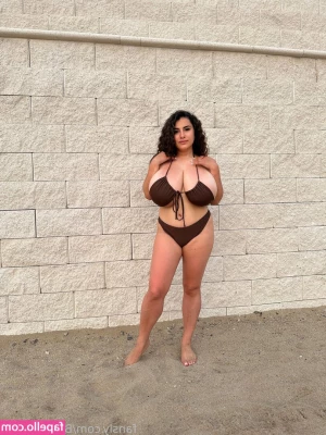 bboobscarol_ [ bboobscarol ] - which good bitch is impressing Princess tonight  let s see how well