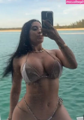 Maday Castellano [ maday-castellano ] - I hope you have a peachy weekend🍑