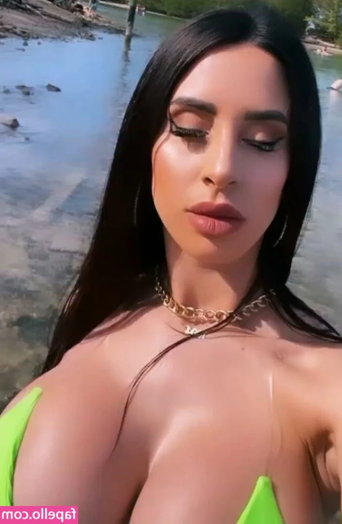 Maday Castellano [ maday-castellano ] - My dick look like a snickers