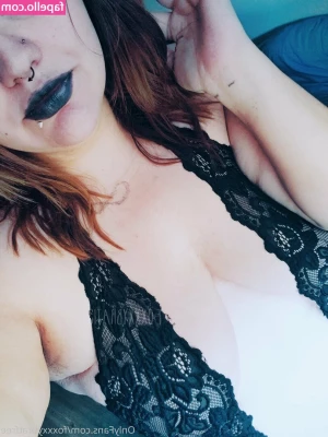 foxxxybratfree - Oiled up with Vivienne Rose, part 1.