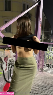 larajuice - Hes all BUSINESS and im all PLEASURE