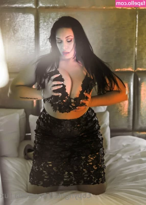 anastasialux2 - lol I have a reflection on my butt