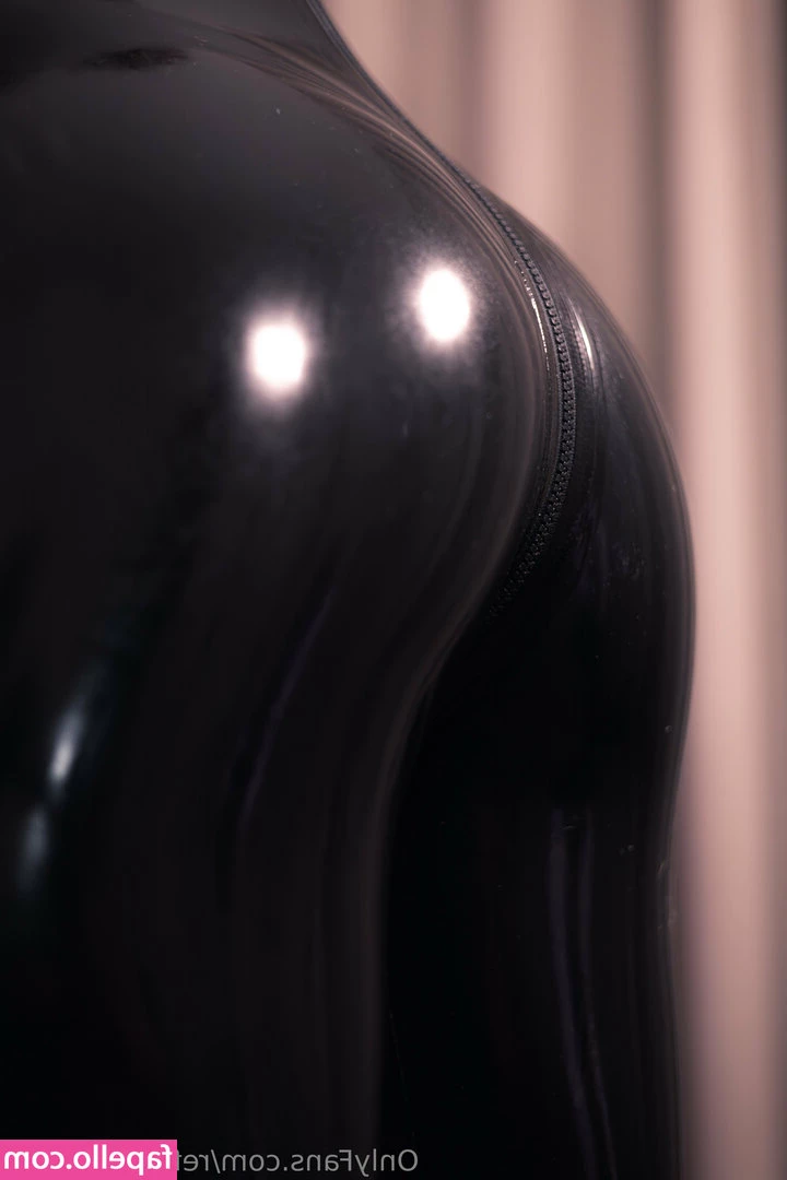 reflexion_latex [ reflexion-latex ] - Yes I do naughty things when peeps aren t around