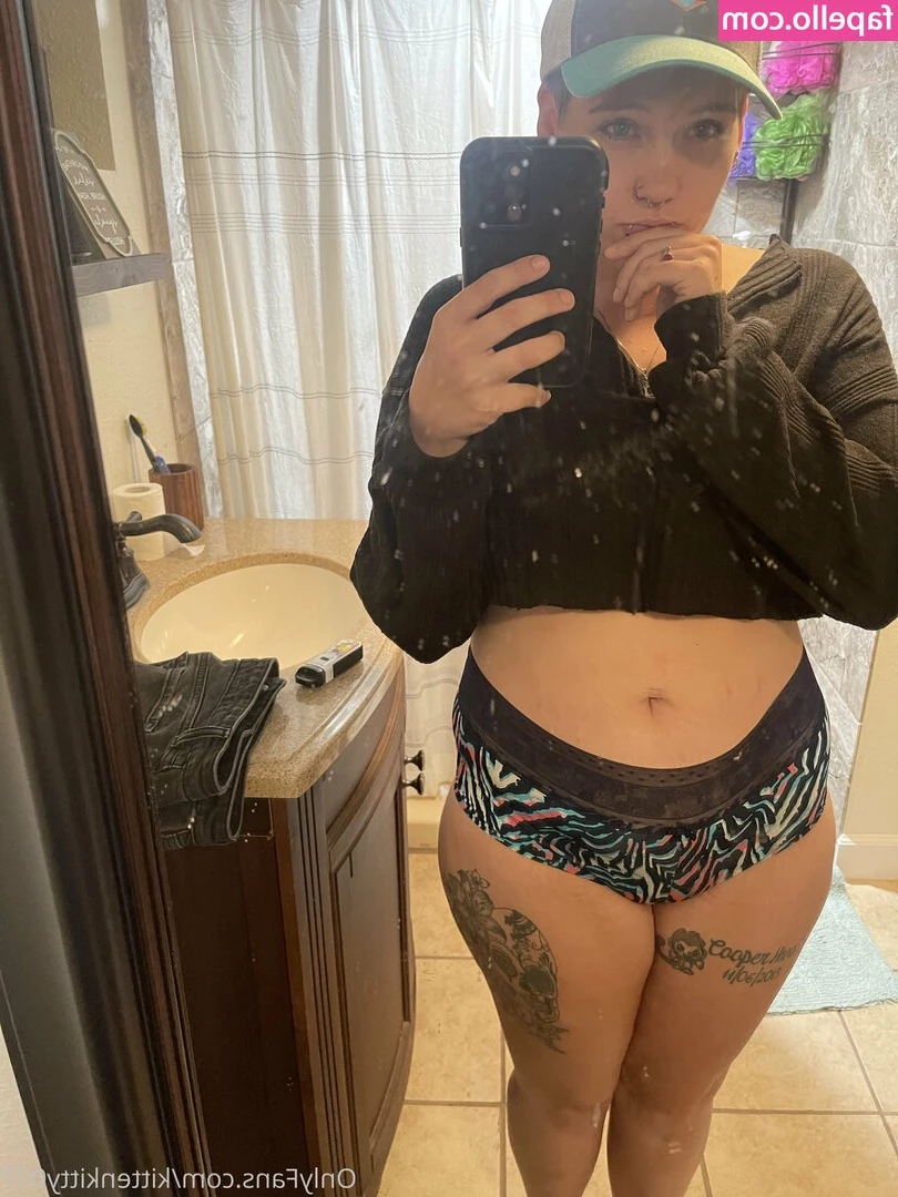 desires_raven [ desires-raven ] - Did you know I have two freckles ??