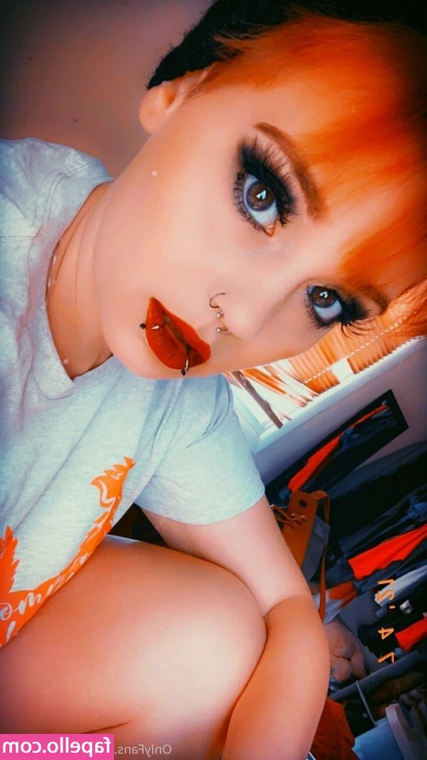 desires_raven [ desires-raven ] - Swipe for dick and ass😏 The summer colors are starting to