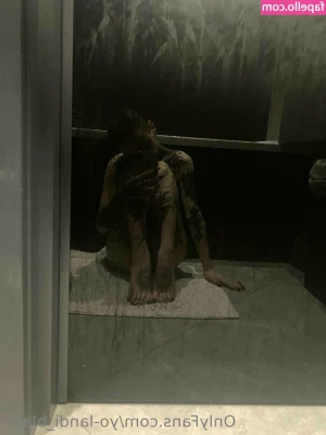 yo-landi_black [ yo-landi-black ] - Stick your cock in there babe