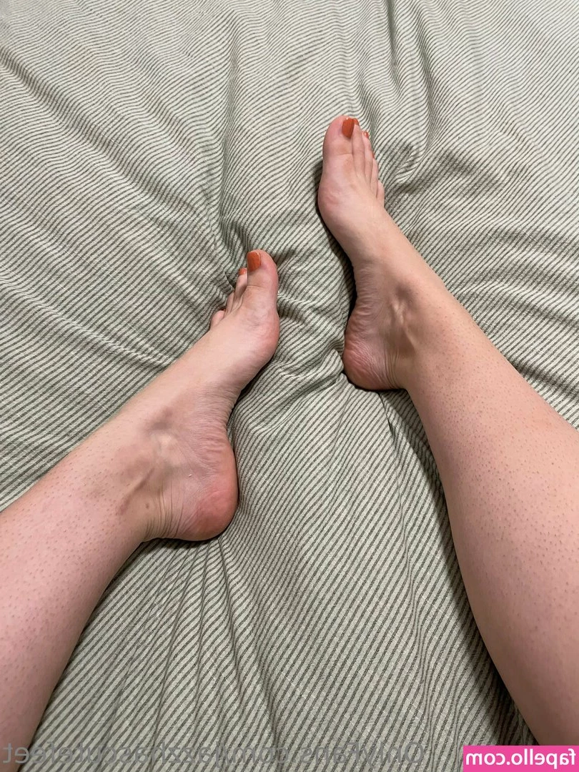 jazzhascutefeet - Almost out of the weekend so I got my titties out