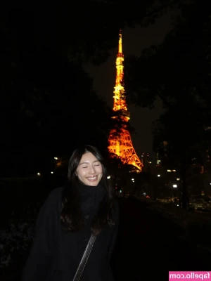 xChocobars - Wish you were rubbing your cock between my thighs.