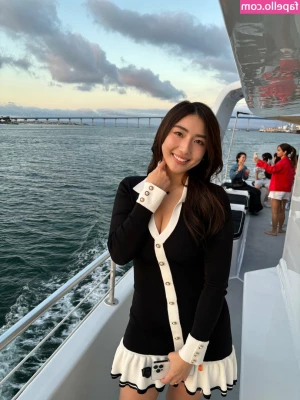 xChocobars - Who doesn't love feet up on the dashboard? Look how wrinkled they get
