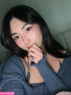 xChocobars - which do you prefer  dm for sex chats and more content