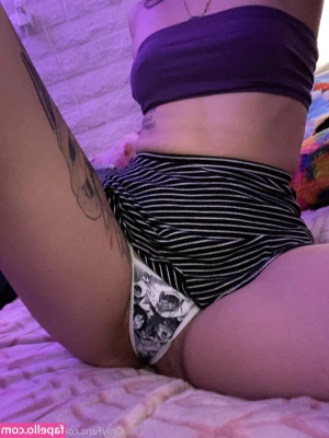 leftfordread - perfect ASS for worshipping. who's ready to submit to this divine