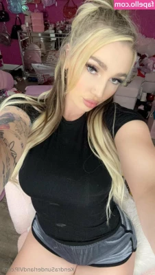 KendraSunderland - I prefer sucking on these rather than lollipops 👅