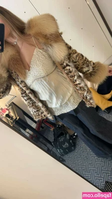Sara Dobrik [ sara-dobrik ] - 🇬🇧 it's really hot today, I can't stand it 😫🥵 Wait you in
