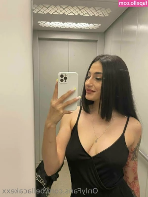 bellacakexx - Stretch my pussy, please.😩😈