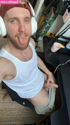 victorobitch - Can t you just imagine yourself getting under this big belly