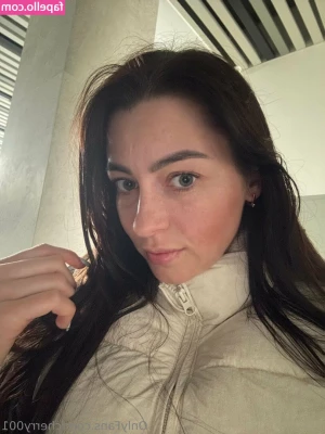 girlyours01 - Taking photos for my new site. 😋