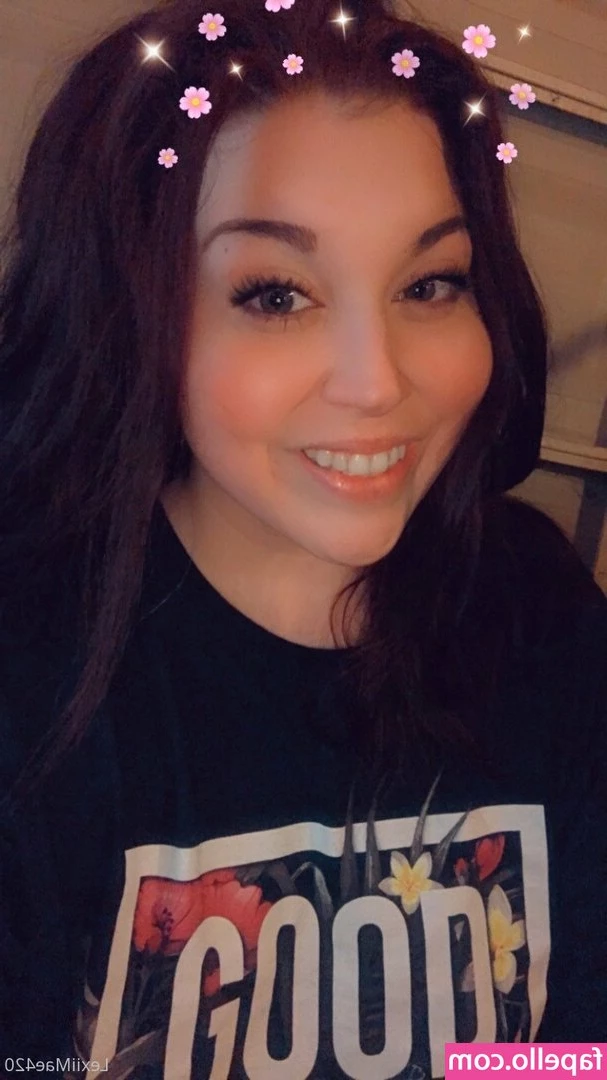 lexiimae420 - Strike a pose
